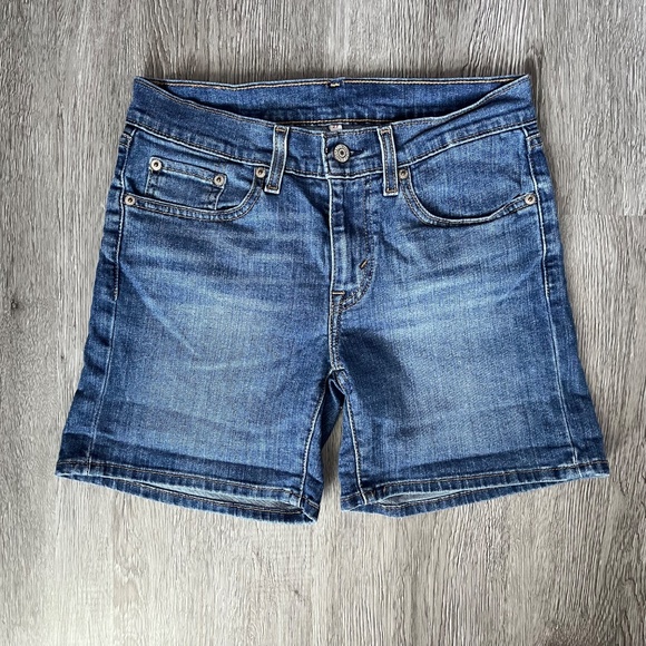 Levi's Low Rise Shorts - Picture 3 of 9